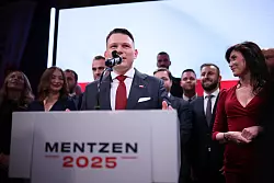 Der rechtsextreme Kandidat Slawomir Mentzen, der in der ersten Runde der polnischen Präsidentenwahl auf dem dritten Platz landete, will seinen Anhängern eine Wahlempfehlung geben. - © Leszek Szymanski/PAP/dpa