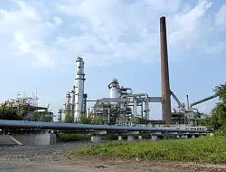 Shell schaltet am Raffinerie-Standort Wesseling eine gro&szlig;technische Anlage ab, die bislang Kraftstoffe aus Roh&ouml;l produziert hat. (Archivbild) - &copy; Stefanie Paul/dpa