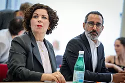 Amira Mohamed Ali und Amid Rabieh nehmen am Gr&uuml;ndungskongress teil. - &copy; Christoph Reichwein/dpa