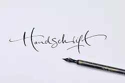 Ob eckig, geschwungen, links oder rechts geneigt - jede Handschrift ist einzigartig. - &copy; Georg Wendt/dpa