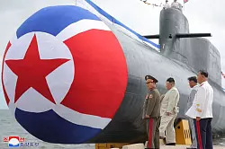 Soll angeblich mit Atomwaffen transportieren können: das U-Boot Nummer 841 «Hero (Held) Kim Kun Ok». - © Uncredited/KCNA/KNS/dpa