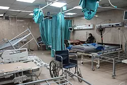 Israels Armee greift immer wieder Krankenhäuser in Gaza an und begründet das damit, dass sich dort die Hamas verschanzt. (Archivbild) - © Abdel Kareem Hana/AP/dpa