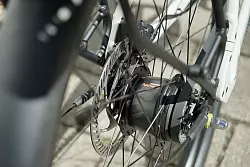 Bew&auml;hrte Schalttechnik: In der Hinterradnabe ist die Achtgang-Nexus von Shimano untergebracht. - &copy; Stefan Wei&szlig;enborn/dpa-tmn