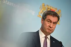 Bayerns Ministerpr&auml;sident Markus S&ouml;der h&auml;lt an seinem Vize Hubert Aiwanger (Freie W&auml;hler) fest. - &copy; Sven Hoppe/dpa