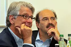 Eine eigene Kommentatorenliga: Fritz von Thurn und Taxis (r) und Marcel Reif. - © picture alliance / Peter Kneffel/dpa