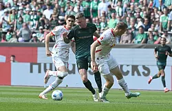 Marvin Ducksch (Mitte) und Werder Bremen wurden für eine starke Leistung nicht belohnt. - © Carmen Jaspersen/dpa