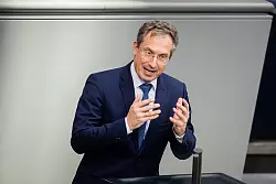 Stephan Thomae (FDP) sieht keinen Spielraum für «Erkundungsreisen» in Syrien. (Archivbild) - © Christoph Soeder/dpa