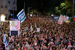 Sch&auml;tzungen zufolge beteiligten sich etwa 150.000 Menschen an der Gedenkveranstaltung f&uuml;r den 1995 ermordeten damaligen israelischen Regierungschef Izchak Rabin. - &copy; Ariel Schalit/AP/dpa