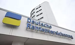 Selbst wer Rentenansprüche im Ausland erworben hat, kann diese im Inland beantragen. - © Bernd Weißbrod/dpa/dpa-tmn