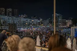 Auch in Israel dauern die Proteste an. - © Ilia Yefimovich/dpa