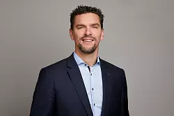 Der Pr&auml;sident der Bergischen Industrie- und Handelskammer (IHK), Henner Pasch, mahnt rasche Reformen der Politik an. - &copy; Leon Sinowenka/Bergische IHK/dpa