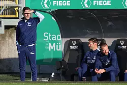 Hertha-Coach Stefan Leitl hatte wenig Grund zur Freude. - © Friso Gentsch/dpa