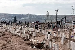 In Adiyaman werden die Opfer der Beben begraben. - &copy; Onur Dogman/SOPA Images via ZUMA Press Wire/dpa