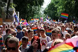 Im vergangenen Jahr gab es in Budapest noch eine bunte Pride-Parade. (Archivbild) - © Robert Hegedus/MTI/dpa