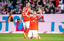 Mainz darf gegen Leverkusen auch mal jubeln: Jae-Sung Lee trifft. - &copy; Torsten Silz/dpa