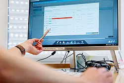 &Auml;rztinnen und &Auml;rzte sollen wichtige Daten immer abrufbar haben. (Archivbild) - &copy; Daniel Karmann/dpa