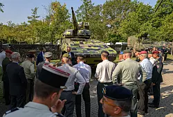 Ein Prototyp des Flugabwehrsystems Skyranger ist bei einem Treffen europ&auml;ischer Oberbefehlshaber von Landstreitkr&auml;ften ausgestellt. (Archivbild) - &copy; Robert Michael/dpa