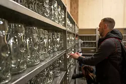 Millionen Liter Bier werden allj&auml;hrlich auf dem Fest getrunken. - &copy; Lennart Preiss/dpa