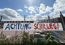 Die Zahl der Unf&auml;lle auf dem Schulweg ist gestiegen. (Archiv) - &copy; Christian Charisius/dpa