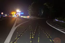 Bis tief in die Nacht sammelte die Polizei Spuren am Unfallort. - &copy; Justin Brosch/dpa