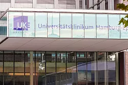 In einem UKE-Spezialbereich werden die beiden behandelt. - © Bodo Marks/dpa