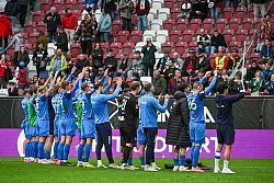 Auch Holstein Kiel will zurück in die Bundesliga. - © Armin Weigel/dpa