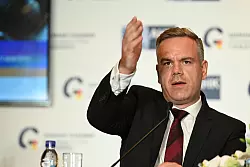 Laut der deutschen Auslandshandelskammer sp&uuml;ren deutsche Firmen in China Preisdruck. (Archivbild) - &copy; Johannes Neudecker/dpa