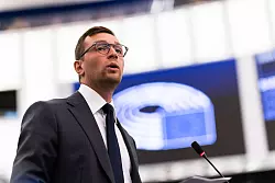 Der französische Politiker Jordan Bardella ist Vorsitzender der rechten PfE-Fraktion im Europaparlament. (Archivbild) - © Philipp von Ditfurth/dpa