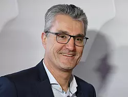 Schiedsrichter-Chef Knut Kircher hofft durch den Umzug des VAC nach Frankfurt auf den «nächsten Schritt». - © Arne Dedert/dpa