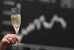 Aktieninstitut: «Auf lange Sicht erwirtschaftet eine breit gestreute Aktienanlage durchschnittlich sechs bis neun Prozent Ertrag pro Jahr.» (Archivbild) - © Arne Dedert/dpa