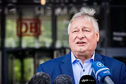 Lautester Gegner der m&ouml;glichen Berufung Rompfs als Chef der InfraGo war EVG-Chef Martin Burkert. (Archivbild) - &copy; Christoph Soeder/dpa