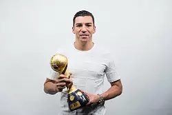 Der frühere brasilianische Weltmeister von 2002 und Bundesliga-Star Lúcio hat sich bei einem häuslichen Unfall Verbrennungen zugezogen. - © picture alliance / Sebastian Gollnow/dpa