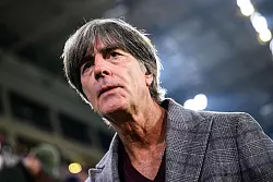 Joachim Löw stellt sich auf der Lit.Cologne Fragen rund um Fußball, Führung und Weltmeistertitel. (Archivbild) - © Tom Weller/dpa