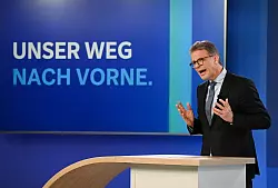 Christian Sewing hatte die F&uuml;hrung des gr&ouml;&szlig;ten deutschen Geldhauses im Jahr 2018 in einer langen und tiefen Krise &uuml;bernommen. Mit dem Abbau Tausender Stellen und einer starken Verkleinerung der hauseigenen Investmentbank brachte er den Dax-Konzern wieder auf Gewinn- und Wachstumskurs. (Archivbild) - &copy; Arne Dedert/dpa