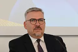 Früher Bundestagsabgeordneter und Staatssekretär, heute Tabaklobbyist: Jan Mücke vom Branchenverband BVTE. - © Wolf von Dewitz/dpa