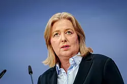 Sozialministerin B&auml;rbel Bas bringt am Mittwoch ihr Rentenpaket ins Kabinett ein. (Archivbild) - &copy; Kay Nietfeld/dpa