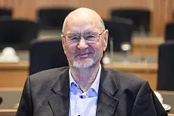 Die dringend nötige Beschleunigung der Asylverfahren in Deutschland hat nicht geklappt, stellt Migrationsforscher Dietrich Thränhardt fest. - © Oliver Berg/dpa