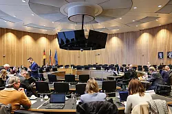 Der Untersuchungsausschuss des Düsseldorfer Landtags zum Solinger Terroranschlag sucht Antworten, wie es dazu kommen konnte. - © Oliver Berg/dpa