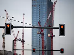 Die Konjunktur springt nicht auf Grün. - © Soeren Stache/dpa