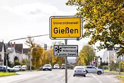 Die mittelhessische Universitätsstadt hat rund 92.000 Einwohner. 50.000 Demonstranten werden erwartet. (Archivbild) - © Christian Lademann/dpa