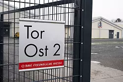 Mit rund 1.000 Leuten will sich die AfD in der Messe Gießen treffen - gesetzt den Fall, sie kommen durch. (Archivbild) - © Boris Roessler/dpa