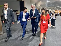 Der COP-Pr&auml;sident Correa do Lago eilte von Meeting zu Meeting. - &copy; Torsten Holz/-/dpa