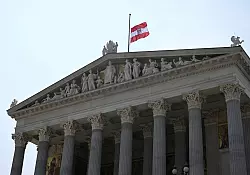 Österreich verhängt dreitägige Staatstrauer. - © Helmut Fohringer/APA/dpa