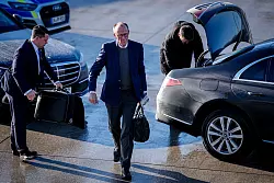 Begleitet wird der Kanzler von einer Wirtschaftsdelegation. - &copy; Kay Nietfeld/dpa