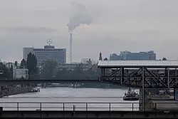 Trübe Aussichten in Stuttgart: Im Haushalt der Stadt fehlen Hunderte Millionen Euro. (Archivbild) - © Marijan Murat/dpa