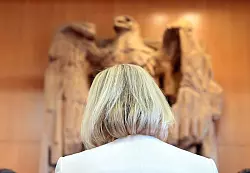 Bundesinnenministerin Faeser hatte das Gesetz im vergangenen Dezember als verfassungskonform verteidigt. (Archivbild) - © Uli Deck/dpa