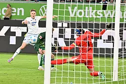 Tor für Hoffenheim: Marius Bülter trifft zum 2:2. - © Swen Pförtner/dpa