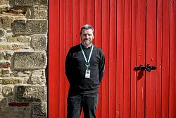 Ist Eisenbahn-Enthusiast und Volunteer im Museum Locomotion in Shildon: Mathew Harrison. - © Stephan Weißenborn/dpa-tmn