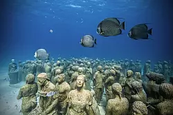 Die Unterwasser-Statuen von Jason deCaires Taylor sind spektakulär. - © ---/Jason deCaires Taylor /dpa
