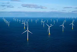 Wenn der Wind an der Nordsee nicht weht, wird weniger Strom aus Windkraft gewonnen. (Archivbild) - &copy; Sina Schuldt/dpa